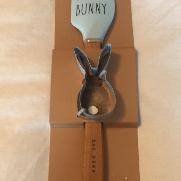 RAE DUNN spatula and cookie cutter - Picture 4 of 5